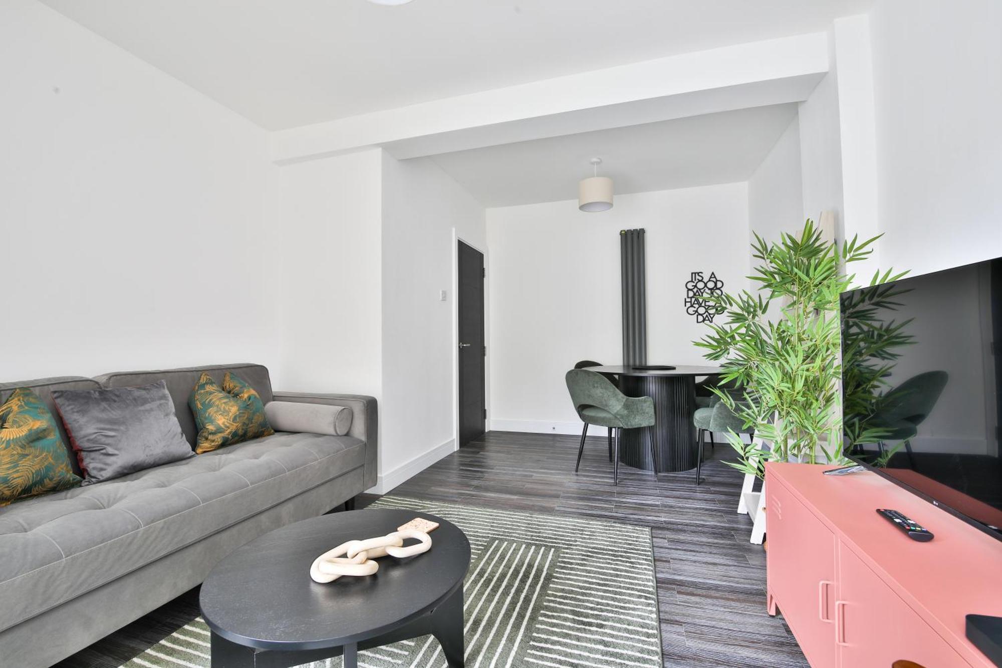 Amber Vista 2 Bedroom Apartments- Supermarket, Coffee Shop, Restaurants & Parking Below Cardiff Exterior foto