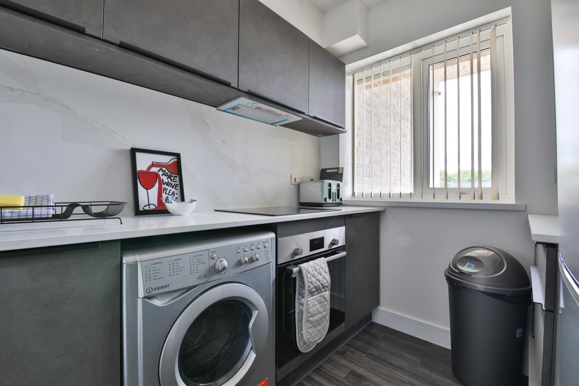 Amber Vista 2 Bedroom Apartments- Supermarket, Coffee Shop, Restaurants & Parking Below Cardiff Exterior foto